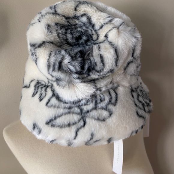 NWT Anthropologie Faux Fur Bucket Hat - Picture 3 of 5